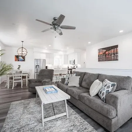 Game Room! Rooftop Deck! Sleeps 11